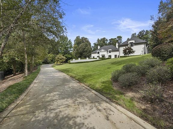 5th image of 997 Davis Dr