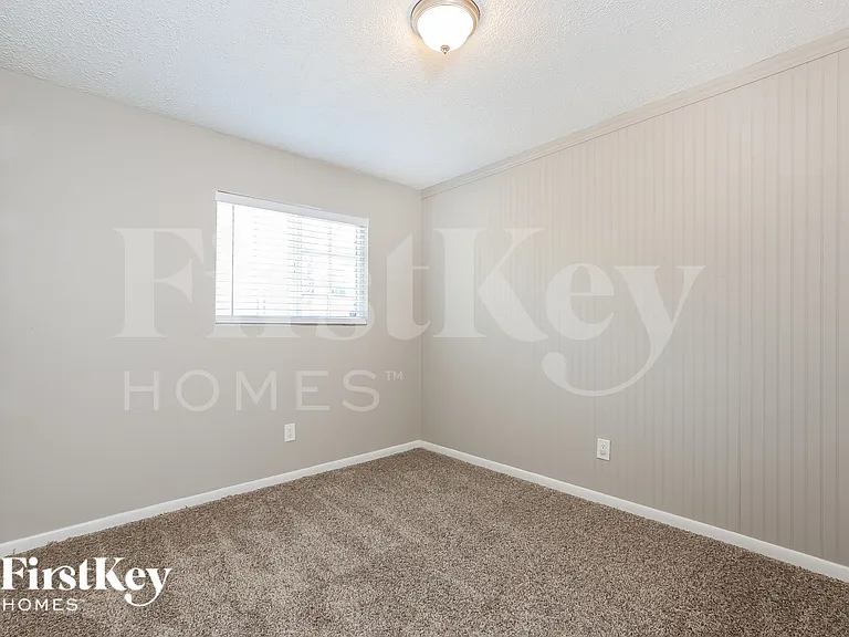 205 E Orchid Ln — Photo 14