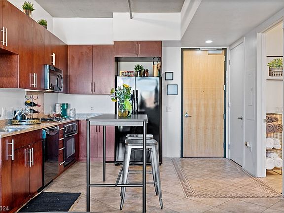 4th image of 353 Bonneville Ave #527
