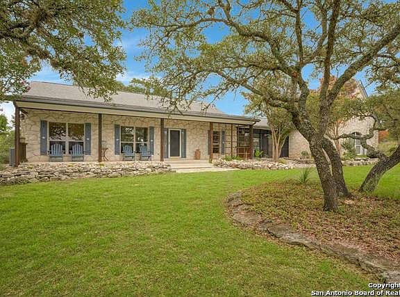 4th image of 808 N Pleasant Valley Dr