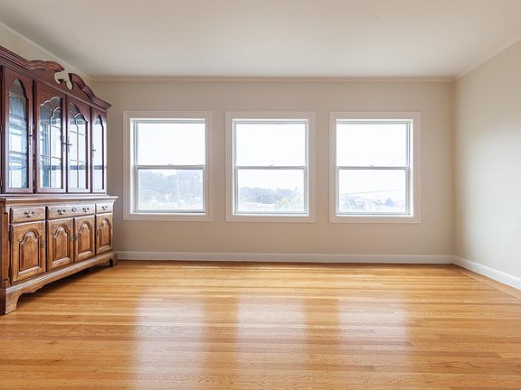 3rd image of 133 Kensington Way #3