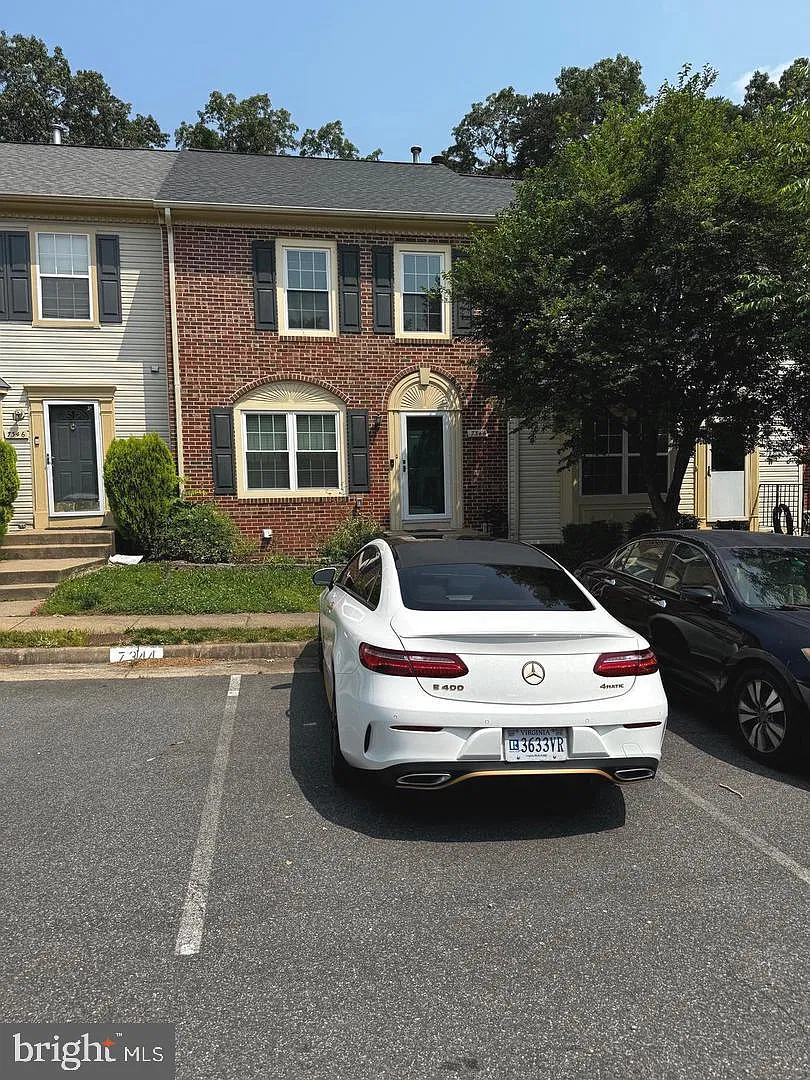 3 bed, 2.5 bath, 1360 sqft, $3,200 — Photo 1