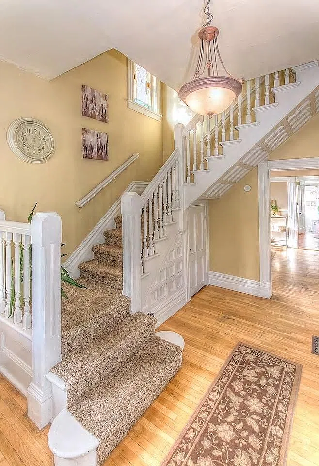 4 bed, 2400 sqft, $3,099 — Photo 4