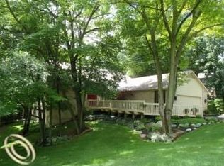 8454 Fawn Valley Dr, Clarkston, MI 48348