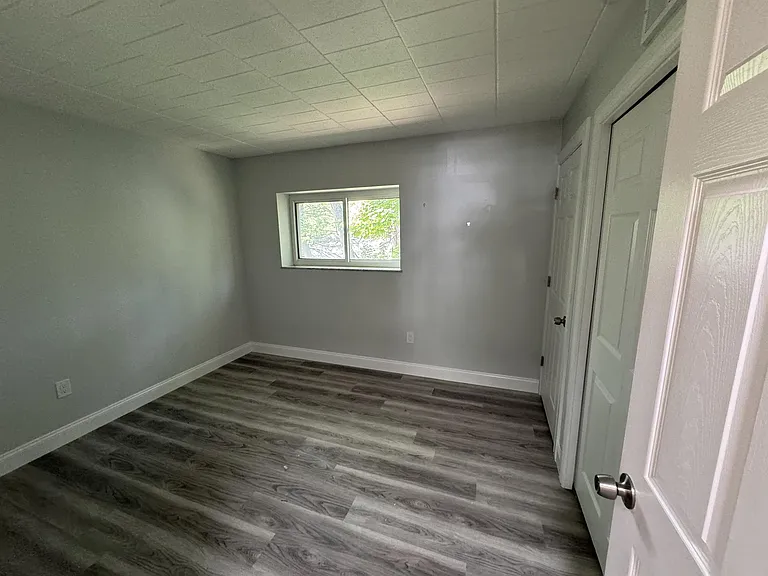 906 Erdner Ave — Photo 10