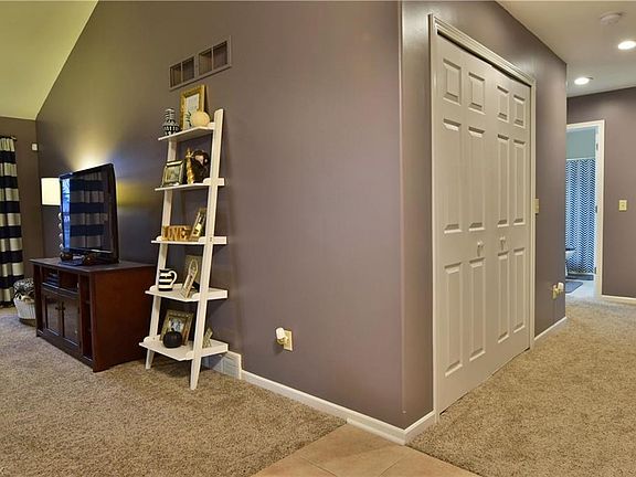 5th image of 735 Esme Dr