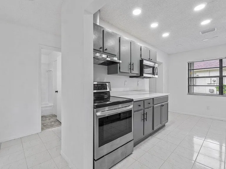 1620 Granfern Ave #1620 — Photo 8