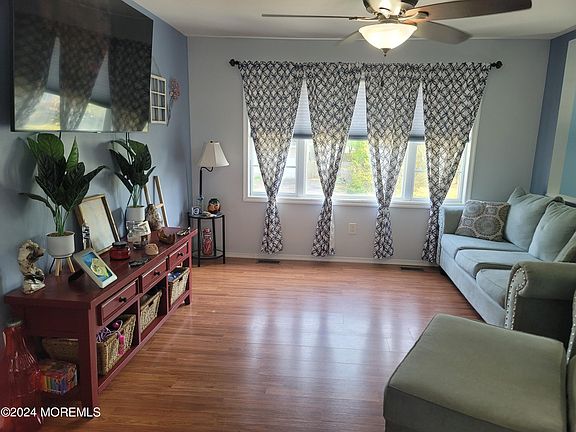 4th image of 1109 Wellington Avenue