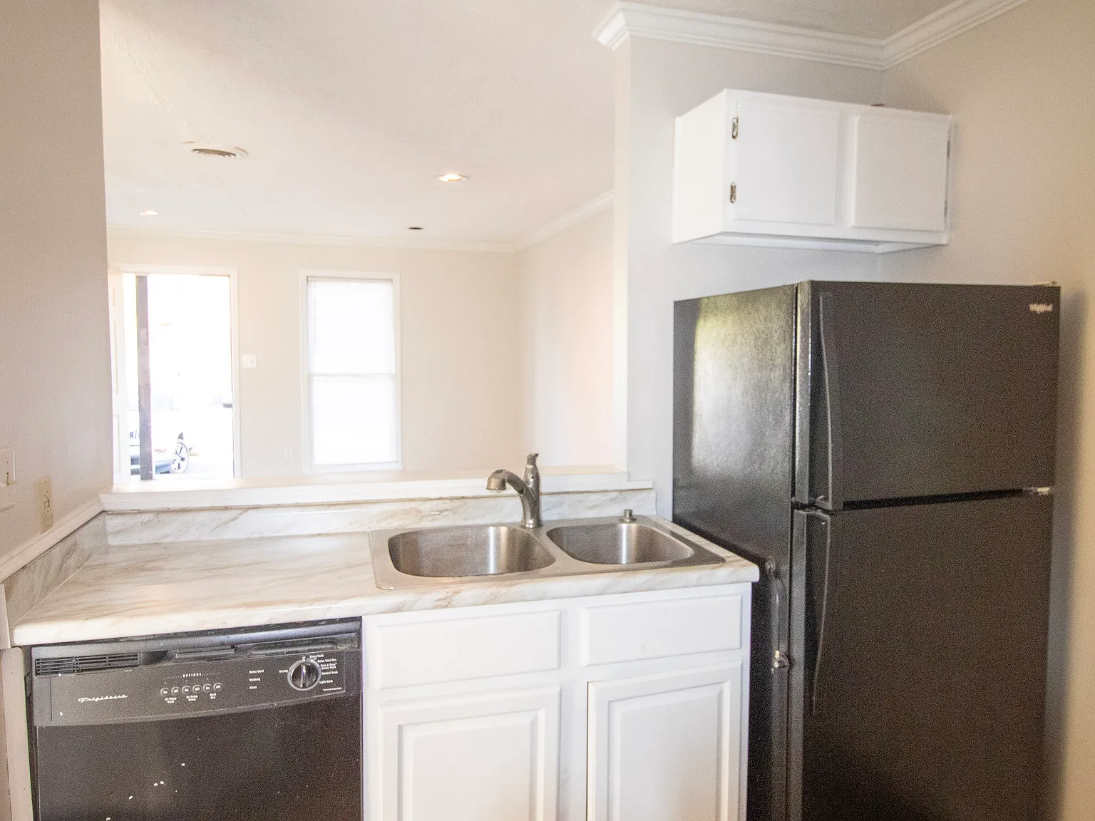 4 bed, 2.0 bath, 1300 sqft, $1,285 — Photo 2