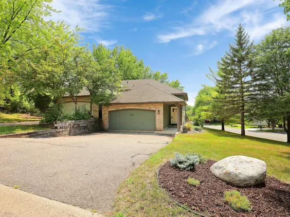 7235 Stewart Dr, Eden Prairie, MN 55346