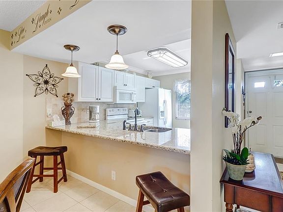 3rd image of 118 Palm Dr APT 10