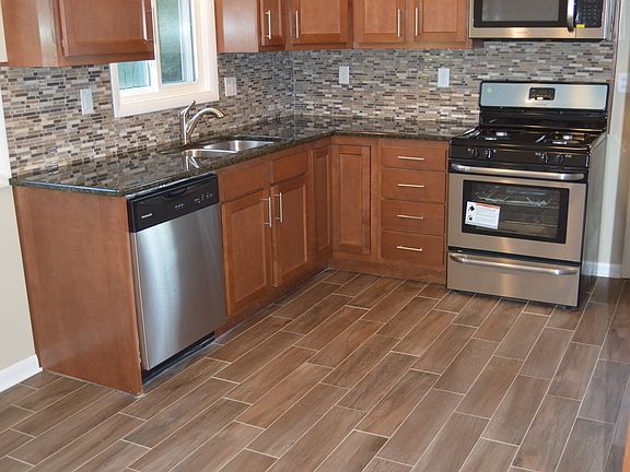 5th image of 3675 Argonne St