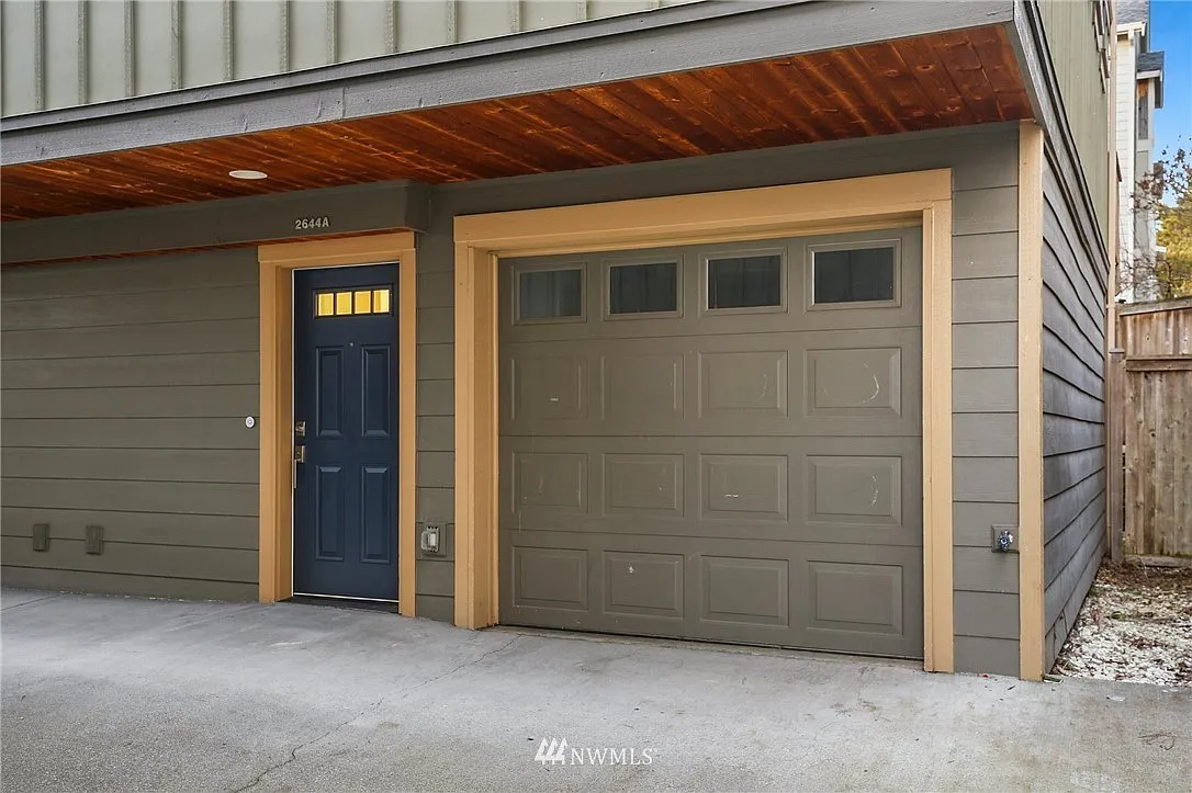 3 bed, 2.5 bath, 1340 sqft, $3,700 — Photo 2