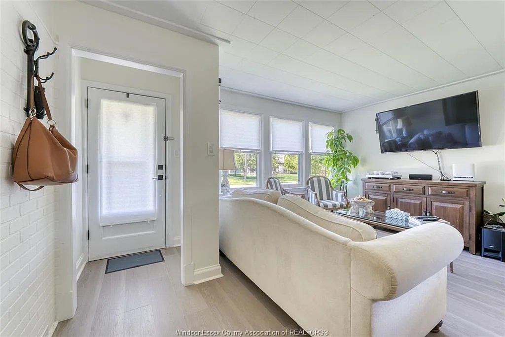 3 bed, $2,600 — Photo 4