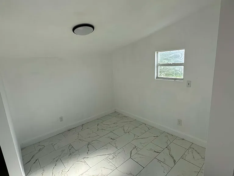 1210 Avenue R — Photo 7