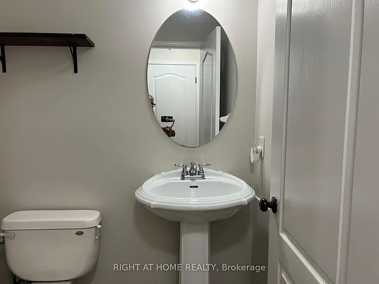 39 Golden Iris Cres — Photo 12