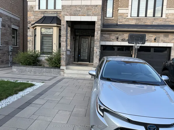 41 Bremner St #Basement, Whitby, ON L1R 0P8