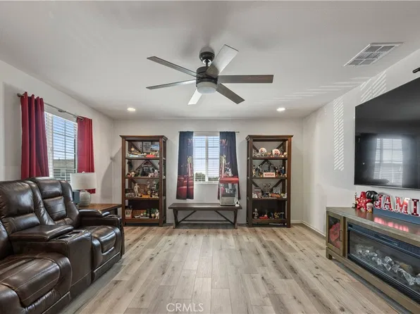 16986 Red Tail Ln, Fontana, CA 92336