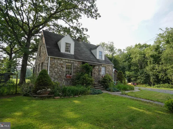 132 N 8th St, Oakland, MD 21550