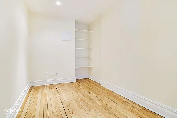 Rented by Sotheby's International Realty | media 48