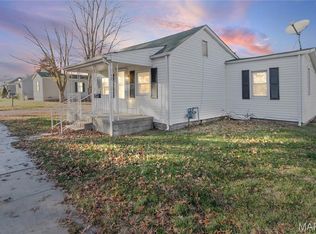 150 Maple St, Carrollton, IL 62016