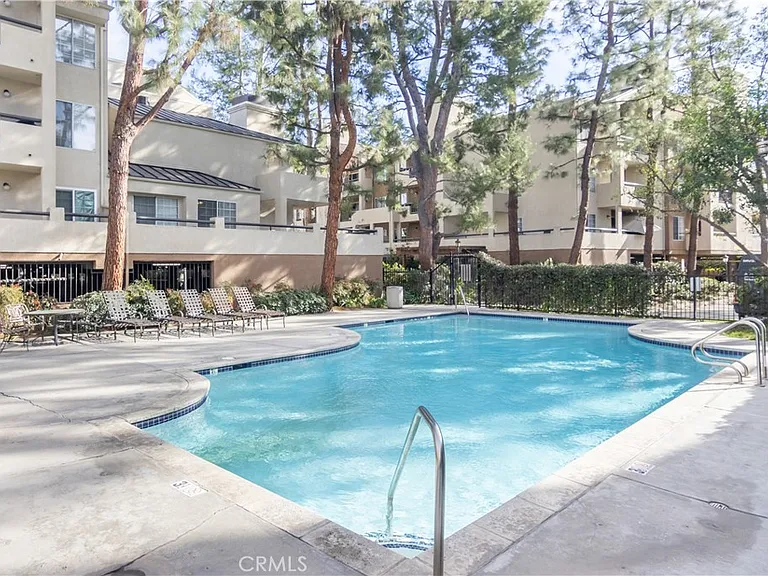 5500 Owensmouth Ave #216 — Photo 12
