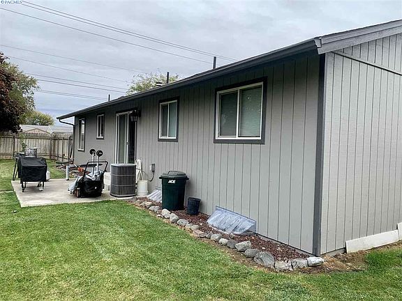 5th image of 400 N Desdemona Ave