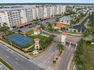 17715 Gulf Blvd APT 302, Redington Shores, FL 33708