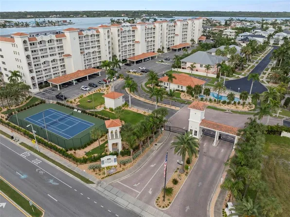 17715 Gulf Blvd APT 302, Redington Shores, FL 33708