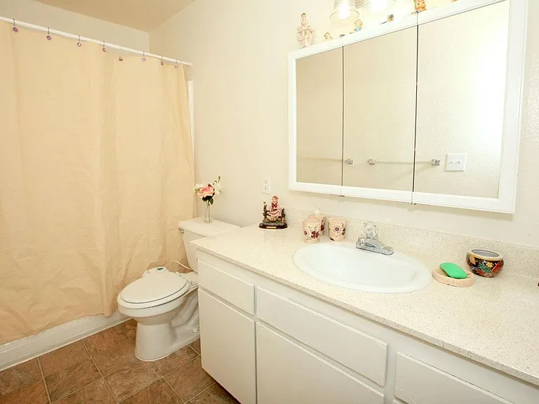 Woodlawn Manor — Photo 30