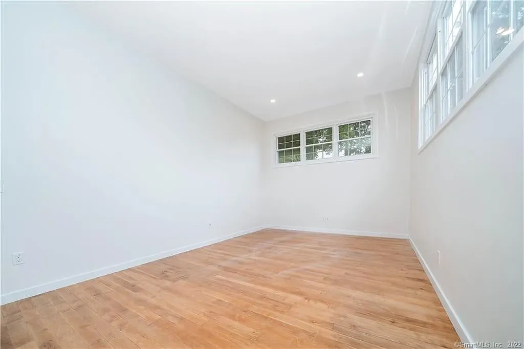 1 bed, 962 sqft, $2,560 — Photo 2