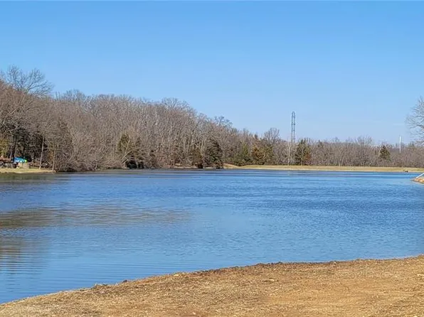 1829 Ridge Ln, Pacific, MO 63069