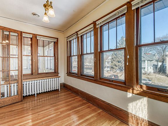 Front SunRoom. Perfect for Home office.