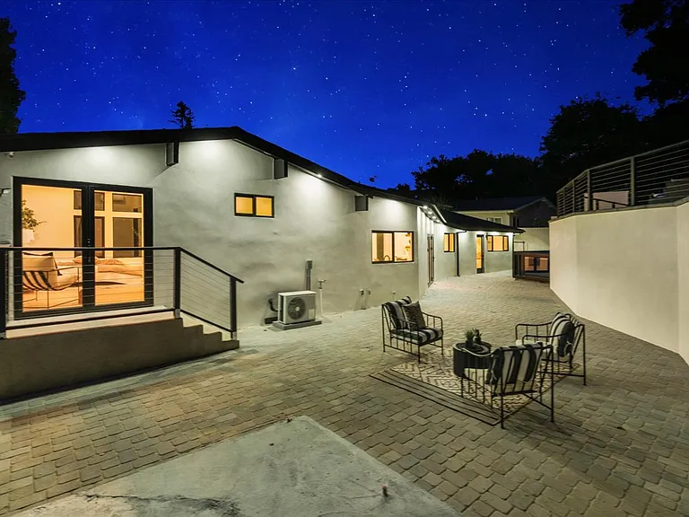 3873 Royal Woods Dr — Photo 40