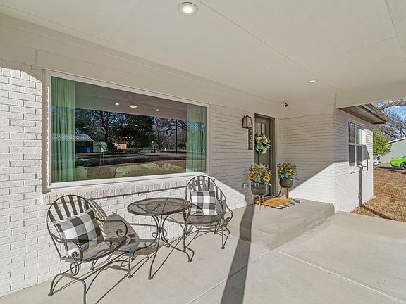 2nd image of 1021 Poe St