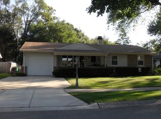 525 Laurel St, Elk Grove Village, IL 60007