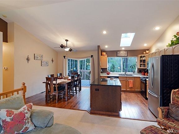 3rd image of 1176 NW Montery Ct