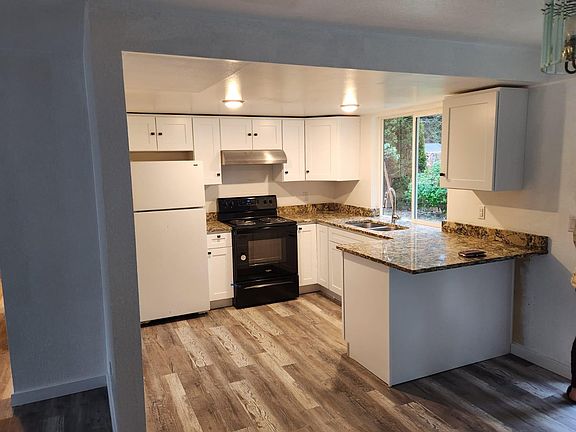 2nd image of 2025 Ginkgo St SE
