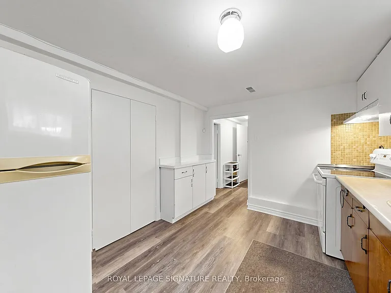 103 Cummer Ave #LOWER — Photo 16