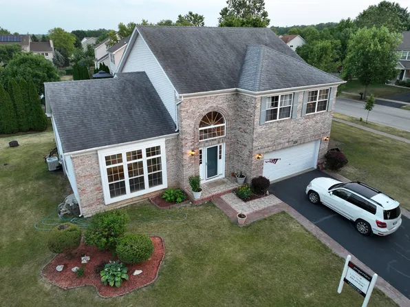 224 Southfield Dr, Minooka, IL 60447