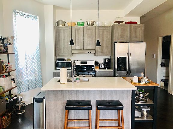 4th image of 2710 N California Ave APT 2