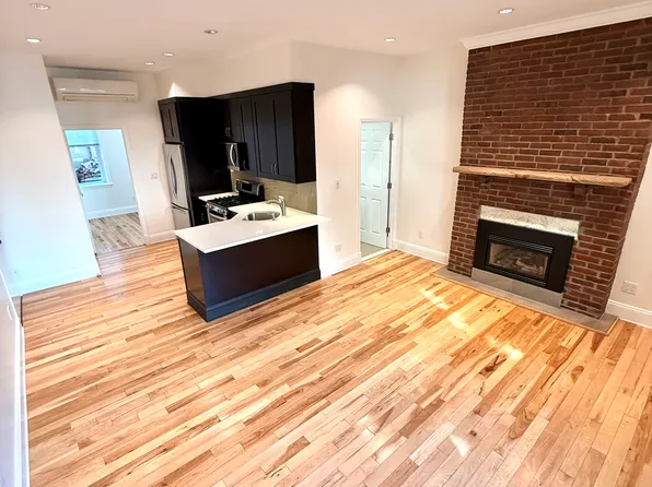 56 Huron Street image 8 of 21