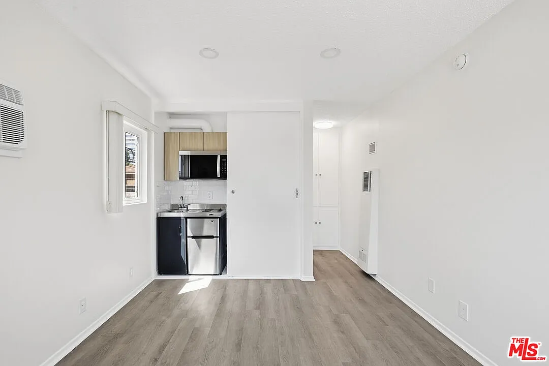 Studio, 1.0 bath, 230 sqft, $1,595 — Photo 1