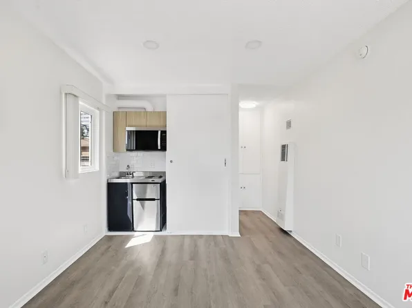 1333 Barry Ave APT 8, Los Angeles, CA 90025