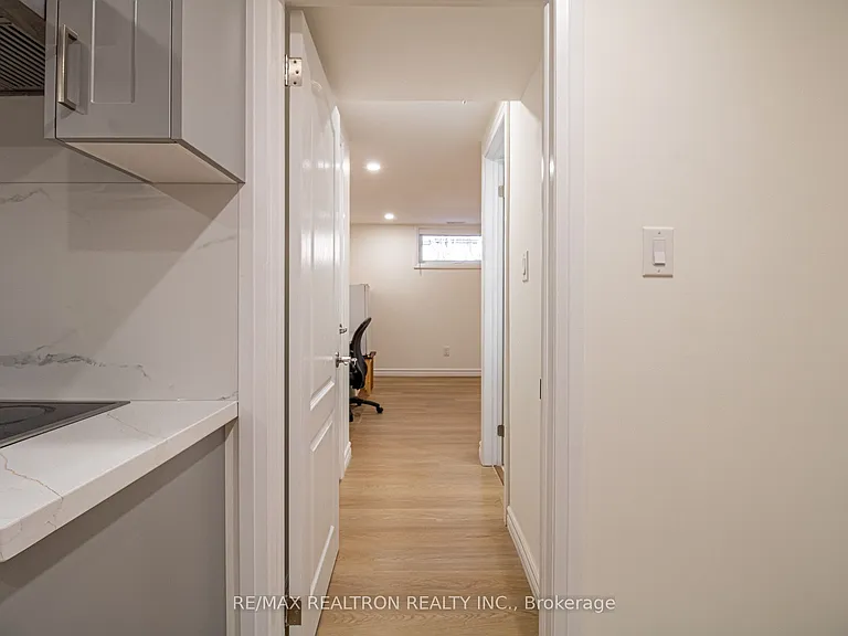 96 Southdale Dr #LOWER — Photo 16