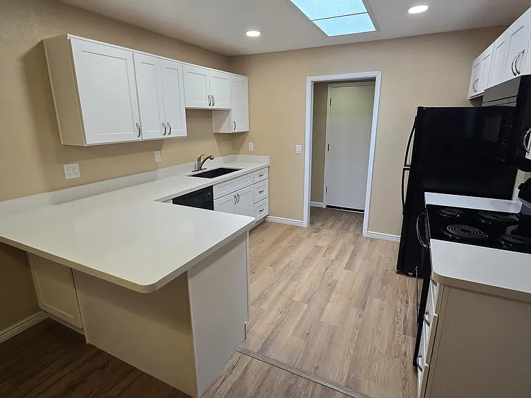 5128 W Surrey Ave — Photo 2