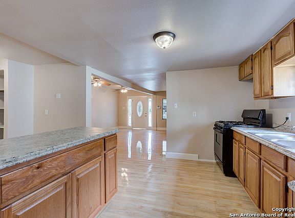 4th image of 3411 S Laredo St
