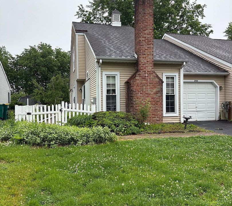 1st image of 285 Woods Edge Pl