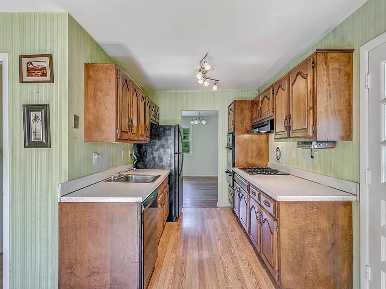 8808 Patricia Ct — Photo 6