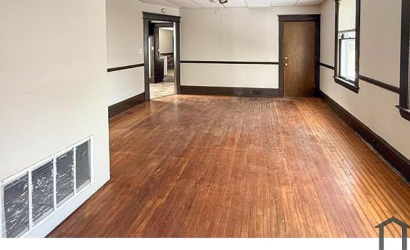 3rd image of 3672 E 48th St